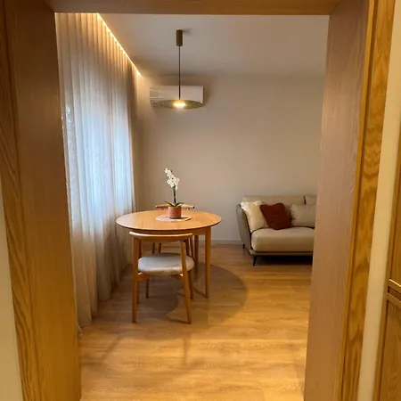 Lägenhet Chic With New Bazaar View Tirana