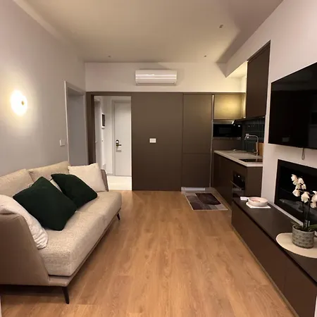 Chic With Pazari I Ri View Apartment