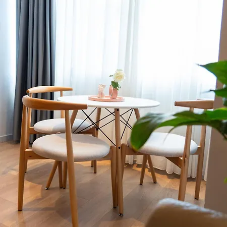 Chic With New Bazaar View *