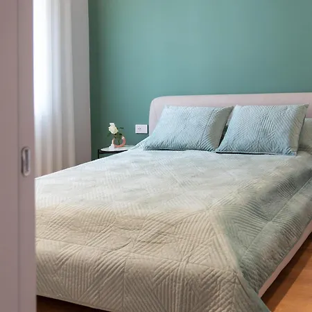 Chic With New Bazaar View