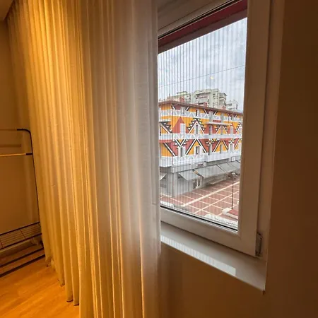 Chic With New Bazaar View 아파트 *