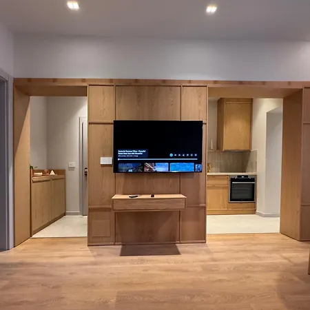 Chic With New Bazaar View * ティラナ