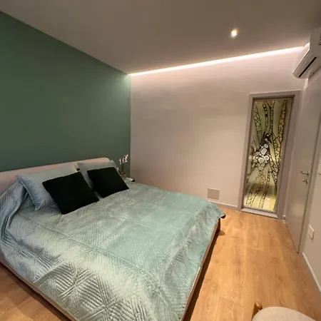 아파트 Chic With New Bazaar View 티라나