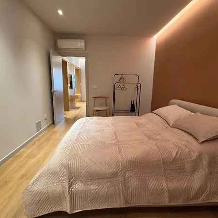 Chic With New Bazaar View 아파트 티라나