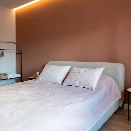 Chic With New Bazaar View דירה *