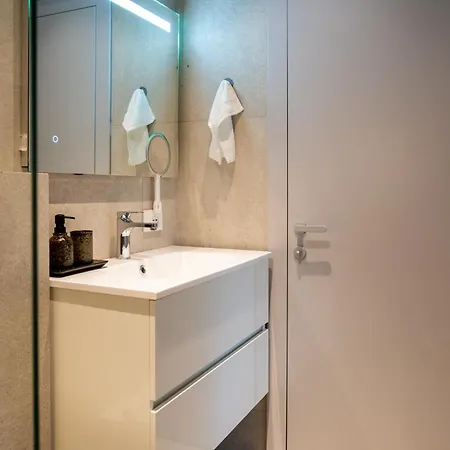 Chic With New Bazaar View ティラナ