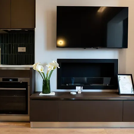 Chic With New Bazaar View * 티라나