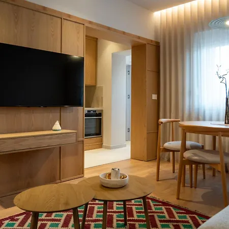 Chic With New Bazaar View דירה