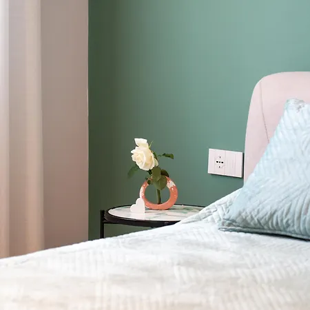 Chic With New Bazaar View *