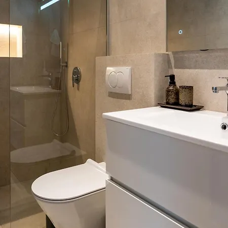 Chic With New Bazaar View * ティラナ