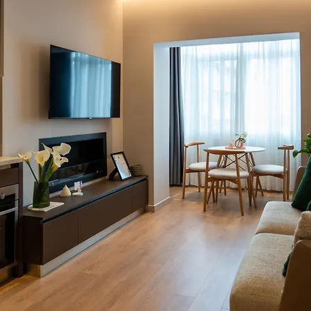 アパート Chic With New Bazaar View ティラナ