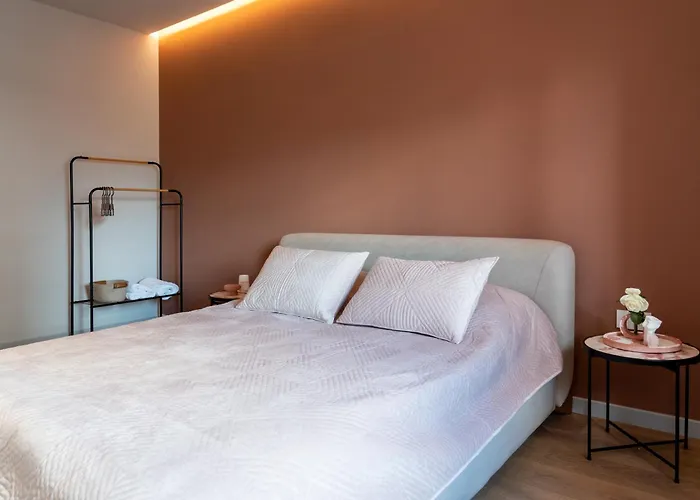 Chic With New Bazaar View דירה *