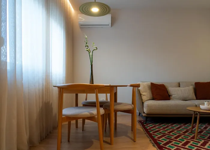 Chic With New Bazaar View דירה *