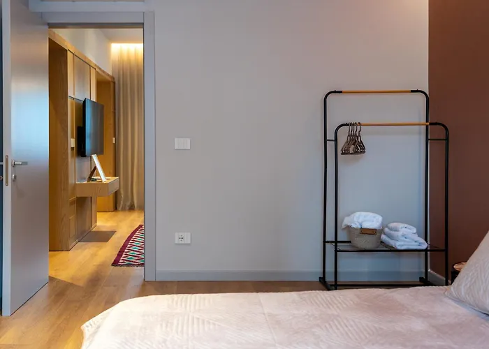 Chic With New Bazaar View דירה טיראנה