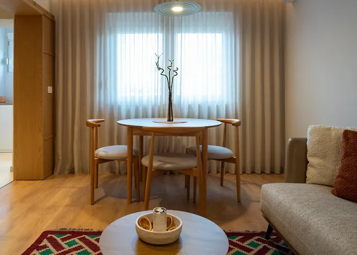 דירה Chic With New Bazaar View