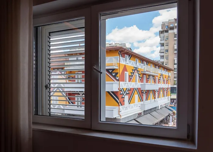 Chic With New Bazaar View * טיראנה