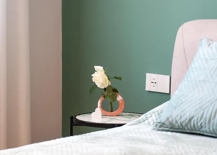 Chic With New Bazaar View *